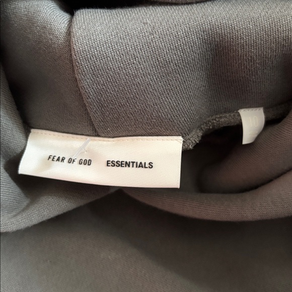 Essentials Fear of God State Hoodie in moss 10 big kids - Picture 9 of 13